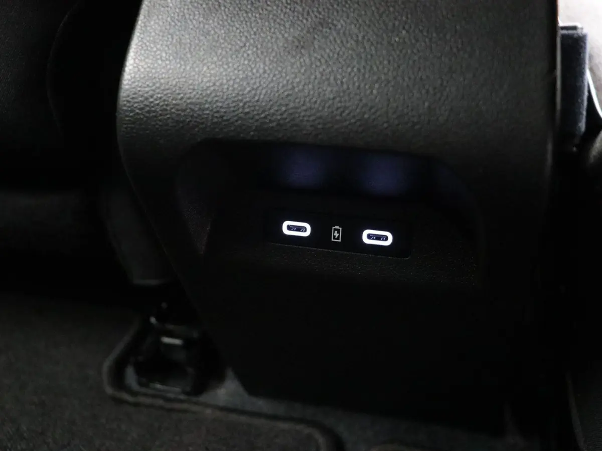 EV60 Optimum Charge Evolution | 94% SOH | Google Navigatie | Climate Control | Achteruitrij camera | Warmtepomp |