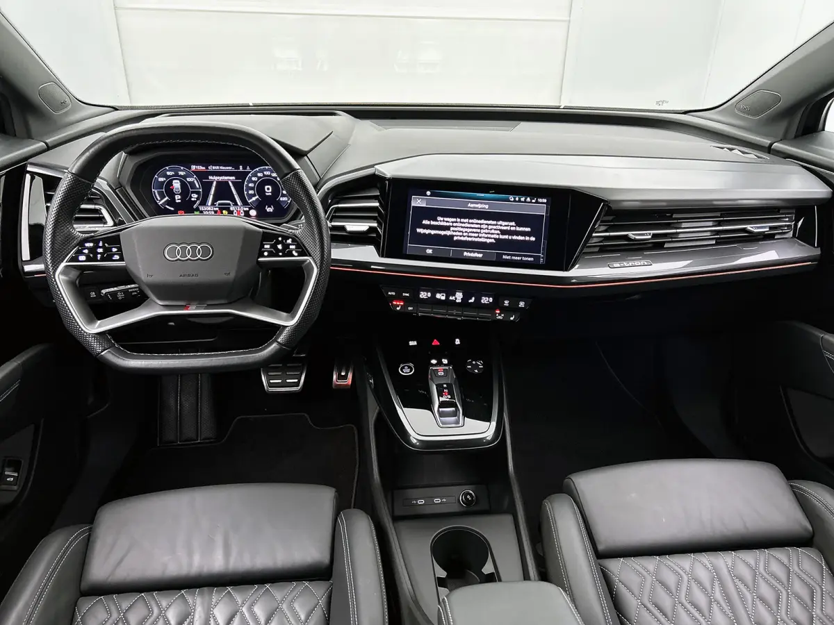 50 SOH 90% Quattro Launch edition S-Line Competition 220KW / 77 kWh / Warmtepomp / Panoramadak / Leder-sport / Sonos Sound / Pdc+Camera / Apk 02-2028