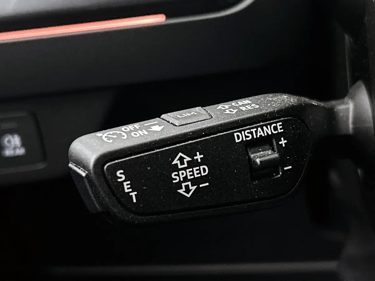 50 SOH 90% Quattro Launch edition S-Line Competition 220KW / 77 kWh / Warmtepomp / Panoramadak / Leder-sport / Sonos Sound / Pdc+Camera / Apk 02-2028