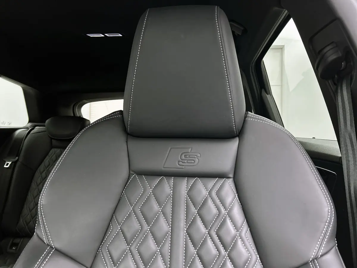 50 SOH 90% Quattro Launch edition S-Line Competition 220KW / 77 kWh / Warmtepomp / Panoramadak / Leder-sport / Sonos Sound / Pdc+Camera / Apk 02-2028