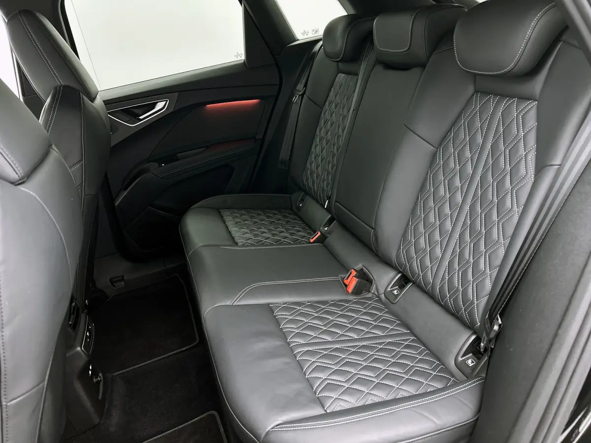 50 SOH 90% Quattro Launch edition S-Line Competition 220KW / 77 kWh / Warmtepomp / Panoramadak / Leder-sport / Sonos Sound / Pdc+Camera / Apk 02-2028