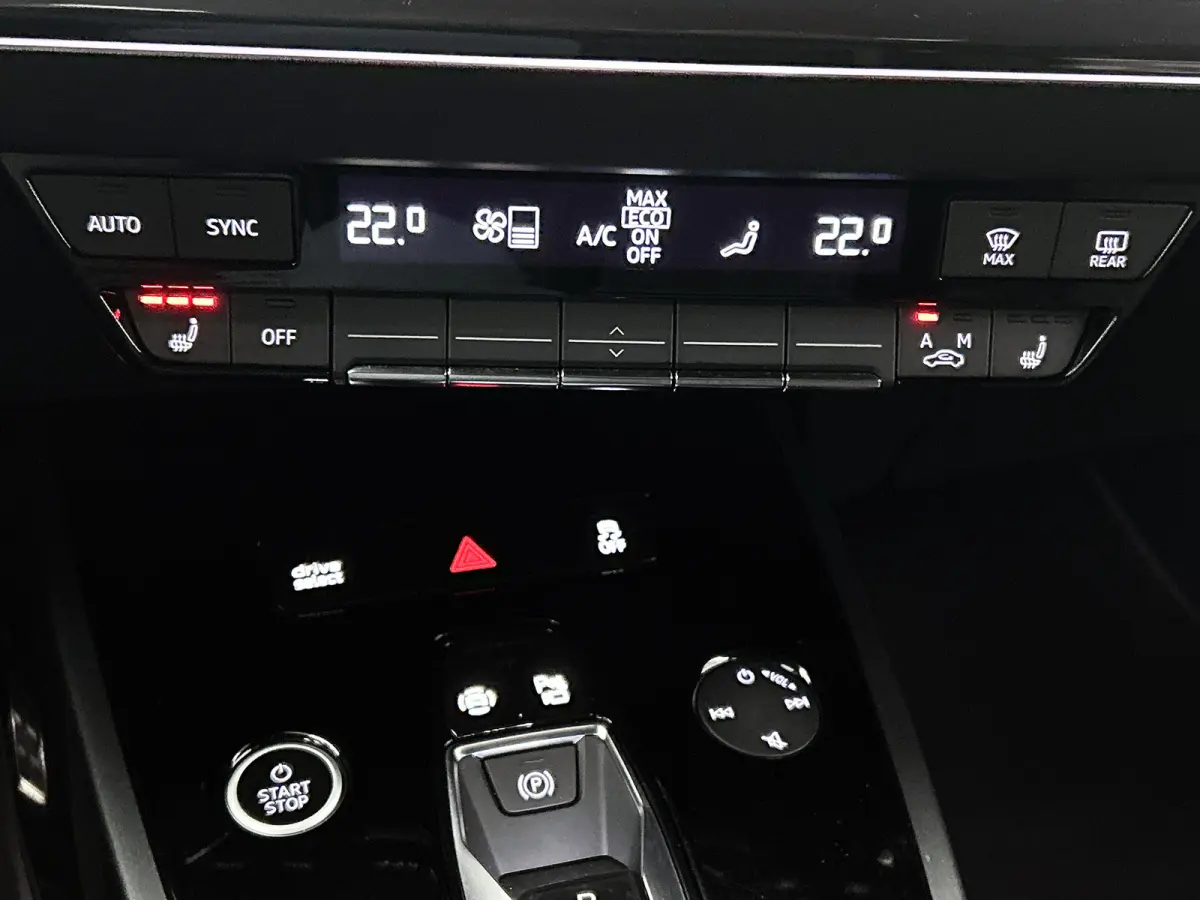 50 SOH 90% Quattro Launch edition S-Line Competition 220KW / 77 kWh / Warmtepomp / Panoramadak / Leder-sport / Sonos Sound / Pdc+Camera / Apk 02-2028
