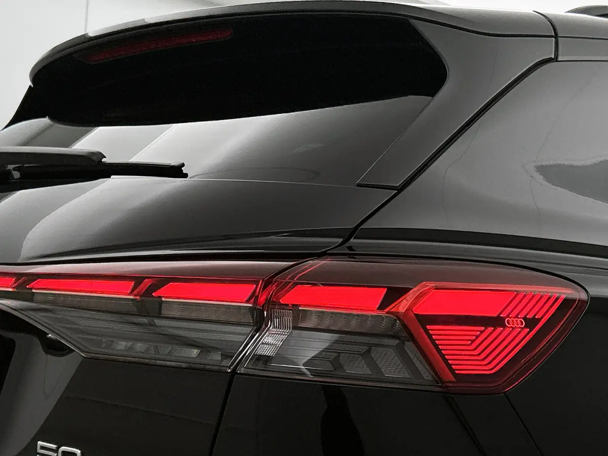 50 SOH 90% Quattro Launch edition S-Line Competition 220KW / 77 kWh / Warmtepomp / Panoramadak / Leder-sport / Sonos Sound / Pdc+Camera / Apk 02-2028