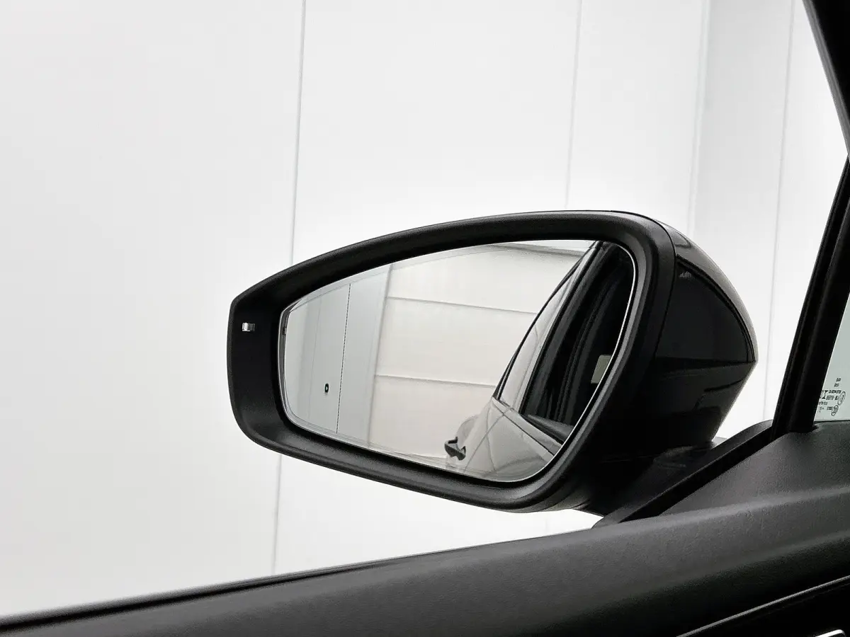 50 SOH 90% Quattro Launch edition S-Line Competition 220KW / 77 kWh / Warmtepomp / Panoramadak / Leder-sport / Sonos Sound / Pdc+Camera / Apk 02-2028