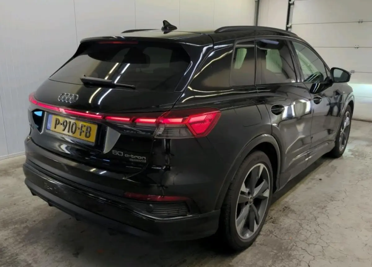 50 SOH 90% Quattro Launch edition S-Line Competition 220KW / 77 kWh / Warmtepomp / Panoramadak / Leder-sport / Sonos Sound / Pdc+Camera / Apk 02-2028