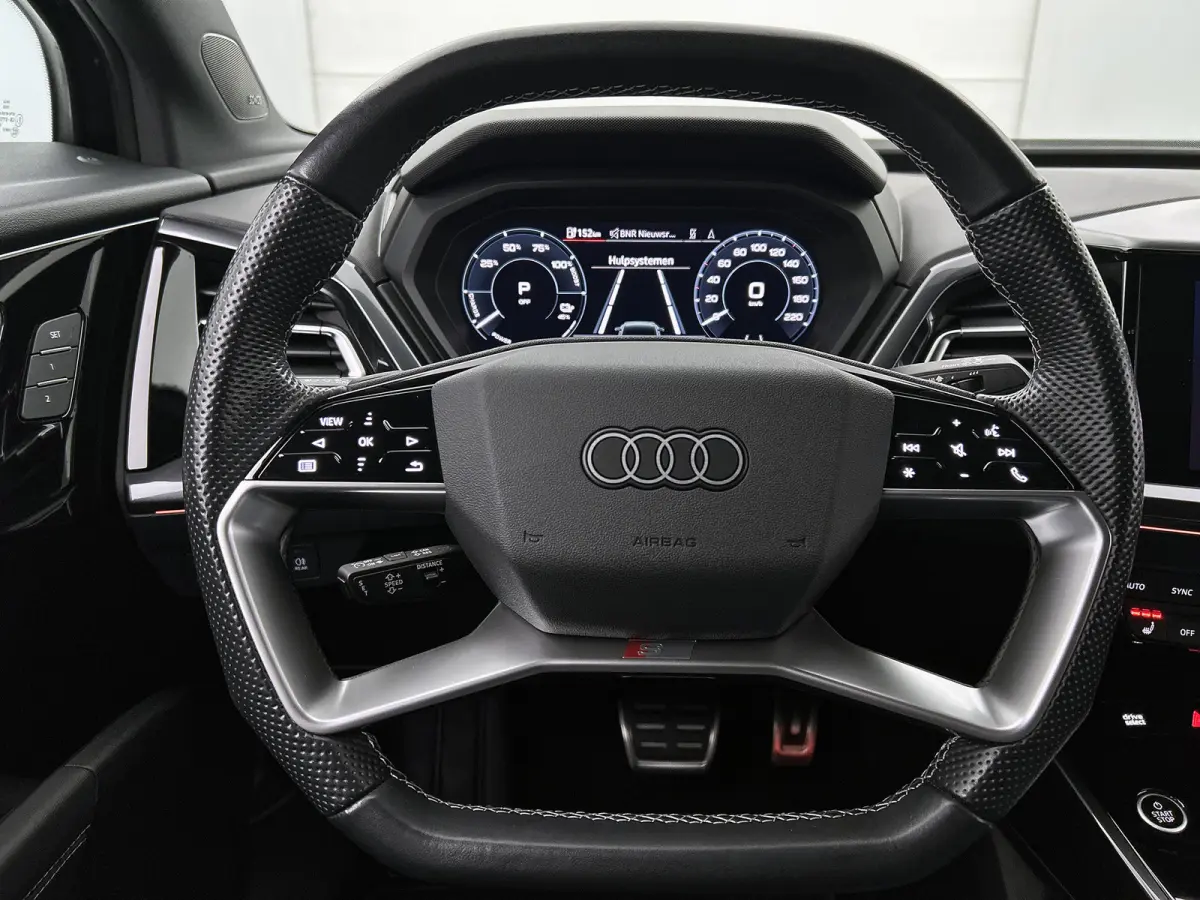 50 SOH 90% Quattro Launch edition S-Line Competition 220KW / 77 kWh / Warmtepomp / Panoramadak / Leder-sport / Sonos Sound / Pdc+Camera / Apk 02-2028