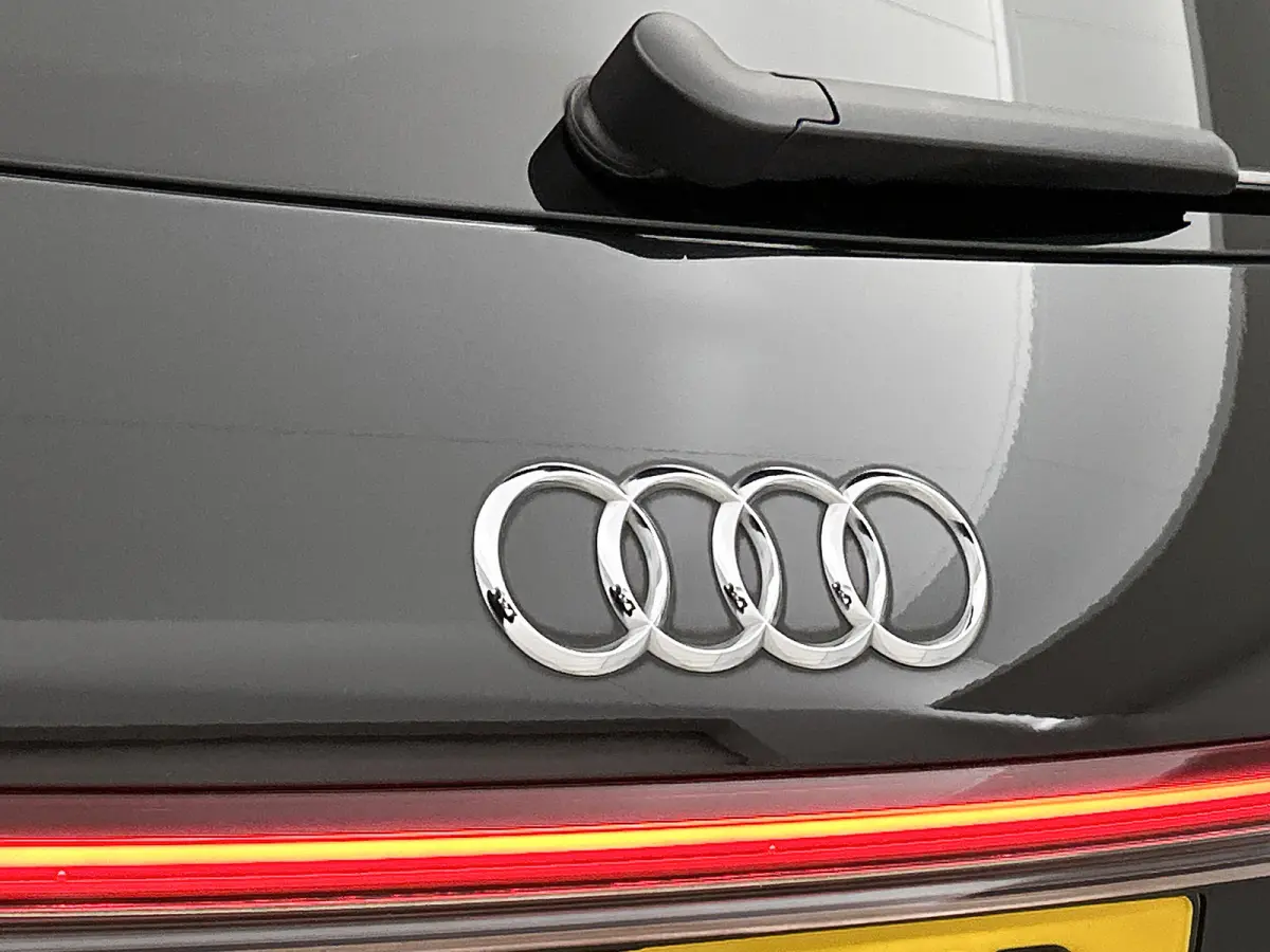 50 SOH 90% Quattro Launch edition S-Line Competition 220KW / 77 kWh / Warmtepomp / Panoramadak / Leder-sport / Sonos Sound / Pdc+Camera / Apk 02-2028