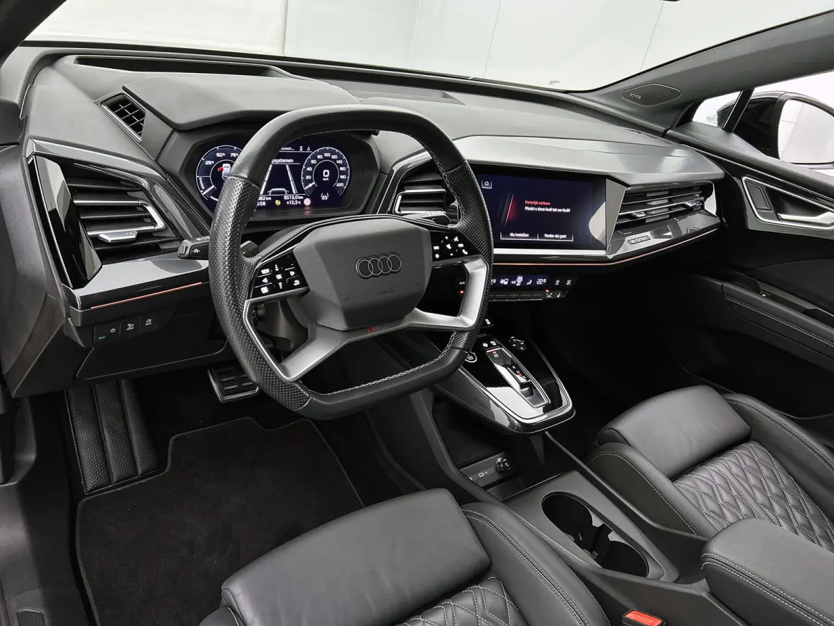 50 SOH 90% Quattro Launch edition S-Line Competition 220KW / 77 kWh / Warmtepomp / Panoramadak / Leder-sport / Sonos Sound / Pdc+Camera / Apk 02-2028