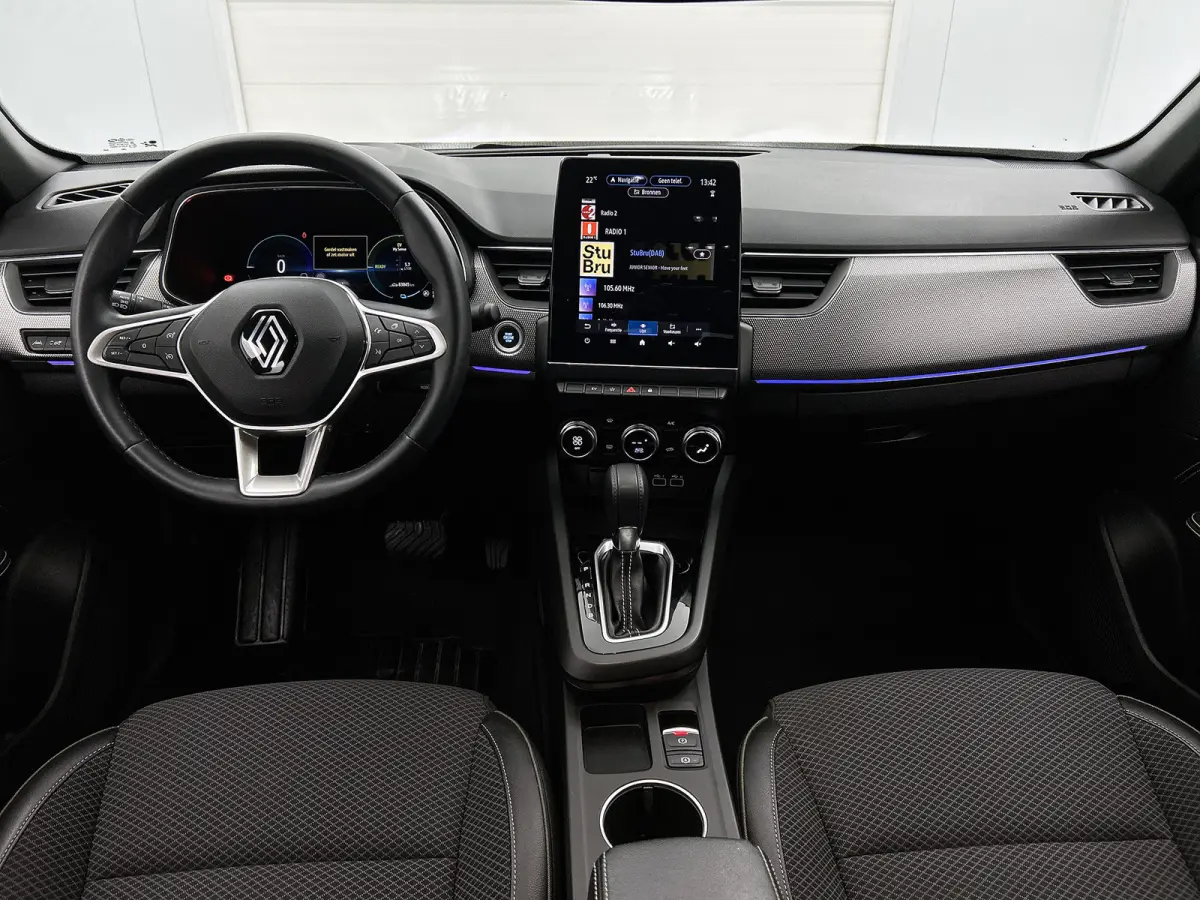 1.6 E-Tech full hybrid 145 techno Automaat / Cruise-ctr. / Airco-ecc / navigatie / Parkeer camera / Apk 05-2028