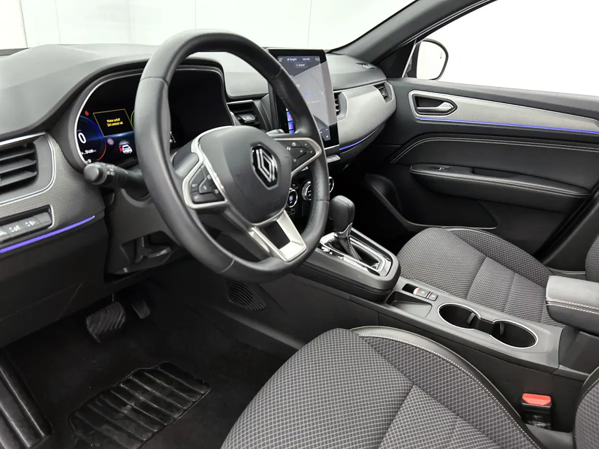 1.6 E-Tech full hybrid 145 techno Automaat / Cruise-ctr. / Airco-ecc / navigatie / Parkeer camera / Apk 05-2028