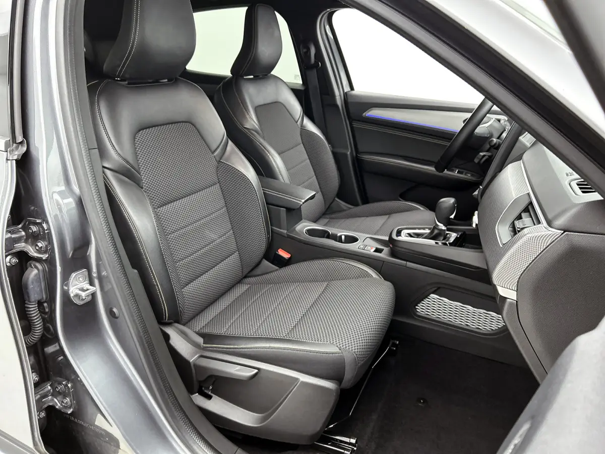 1.6 E-Tech full hybrid 145 techno Automaat / Cruise-ctr. / Airco-ecc / navigatie / Parkeer camera / Apk 05-2028