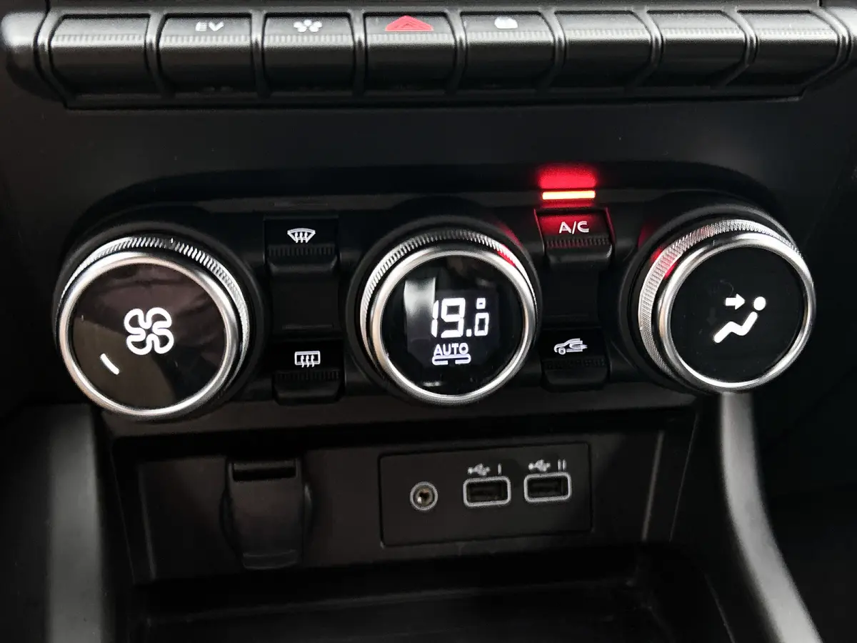 1.6 E-Tech full hybrid 145 techno Automaat / Cruise-ctr. / Airco-ecc / navigatie / Parkeer camera / Apk 05-2028