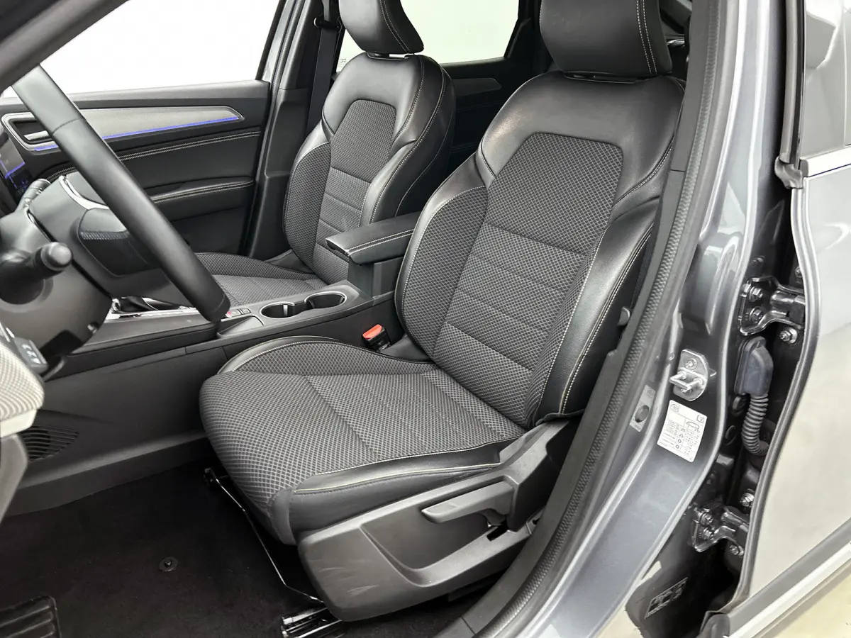 1.6 E-Tech full hybrid 145 techno Automaat / Cruise-ctr. / Airco-ecc / navigatie / Parkeer camera / Apk 05-2028