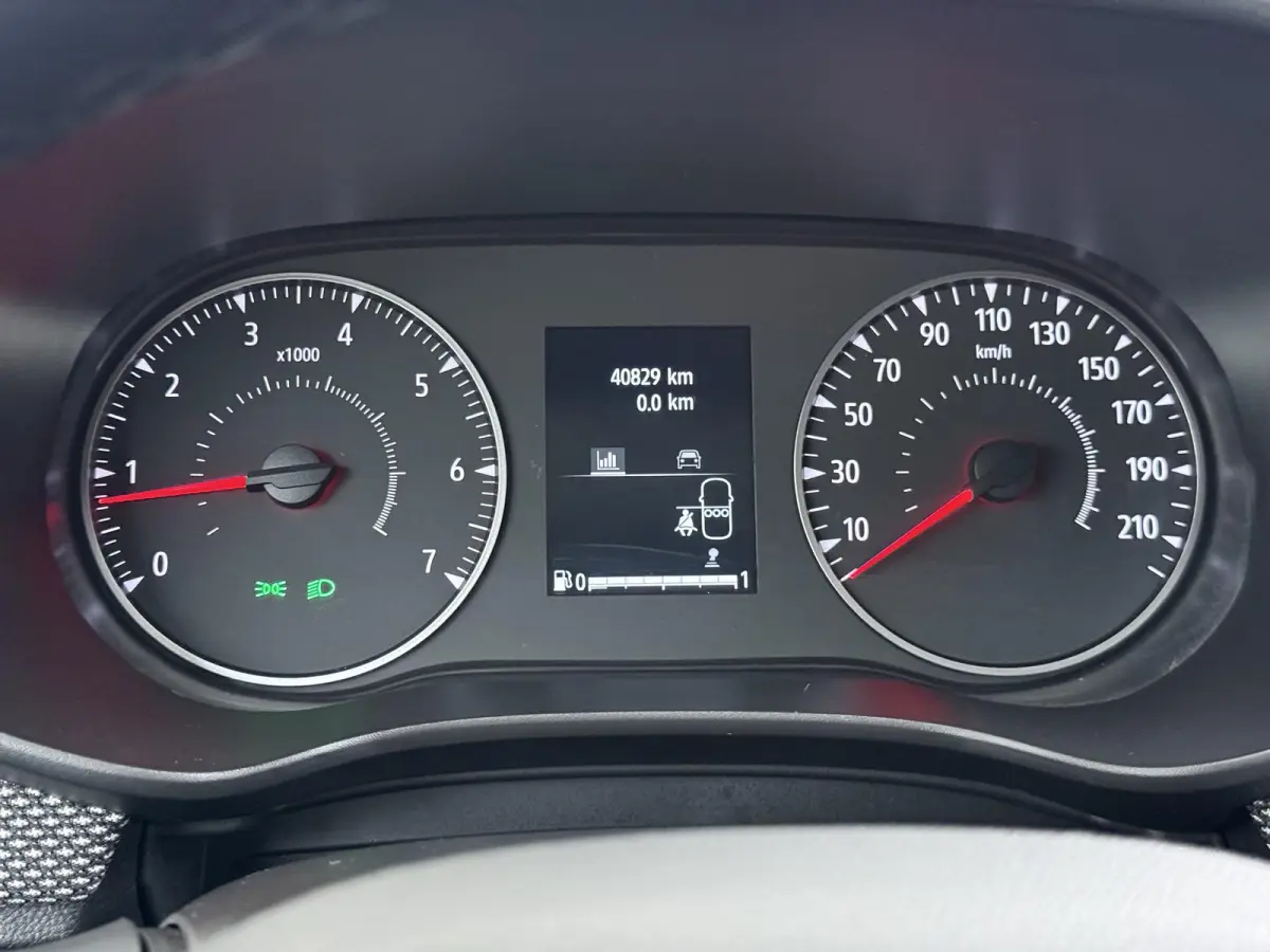 TCe 110pk Expression | 7 persoons | 1ste eigenaar | Parkeersensoren | AppleCarPlay/Android | Airco