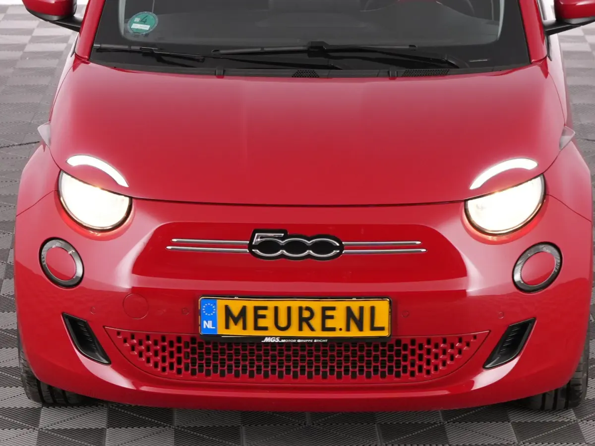 Urban Plus 24 kWh | CAMERA | CARPLAY | Stoelverwarming | PDC | SOH: 95,3% | !