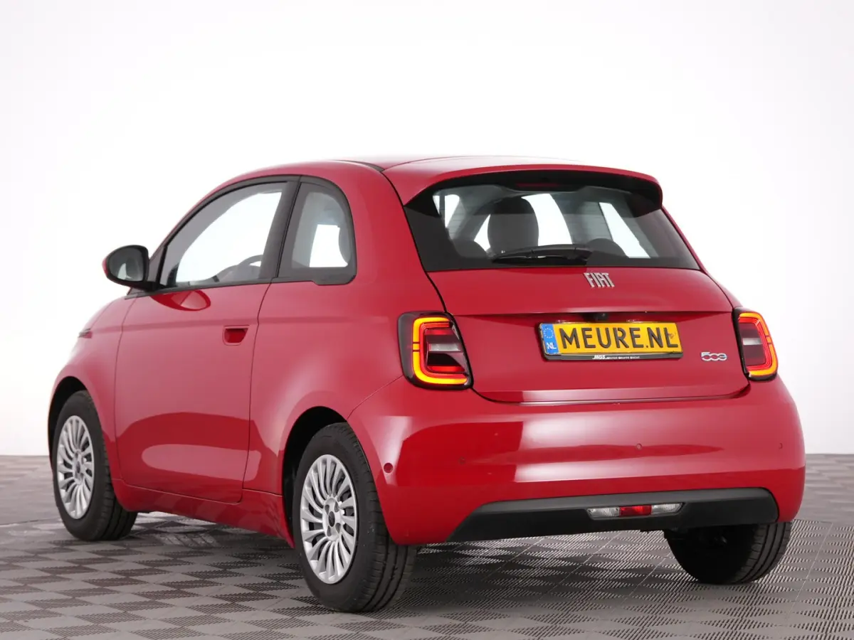 Urban Plus 24 kWh | CAMERA | CARPLAY | Stoelverwarming | PDC | SOH: 95,3% | !