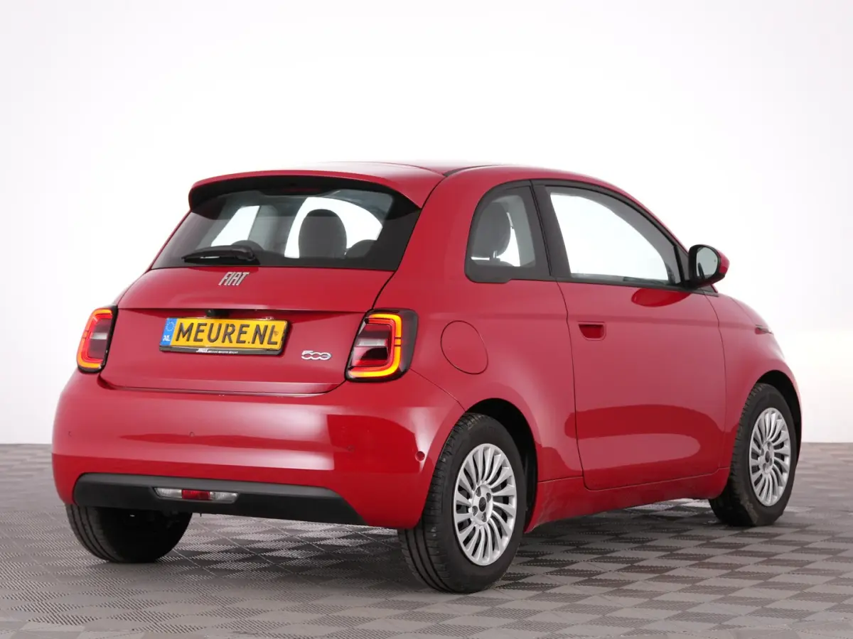 Urban Plus 24 kWh | CAMERA | CARPLAY | Stoelverwarming | PDC | SOH: 95,3% | !