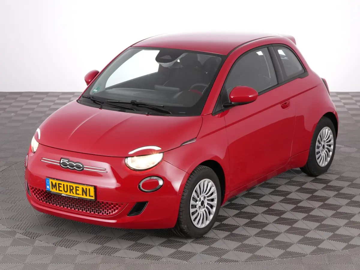 Urban Plus 24 kWh | CAMERA | CARPLAY | Stoelverwarming | PDC | SOH: 95,3% | !