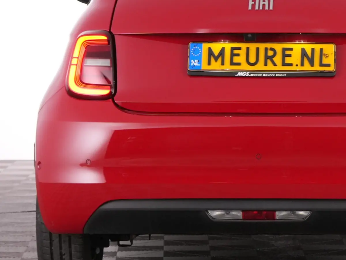 Urban Plus 24 kWh | CAMERA | CARPLAY | Stoelverwarming | PDC | SOH: 95,3% | !