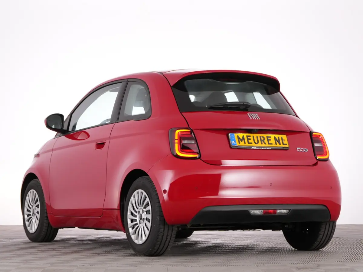 Urban Plus 24 kWh | CAMERA | CARPLAY | Stoelverwarming | PDC | SOH: 95,3% | !