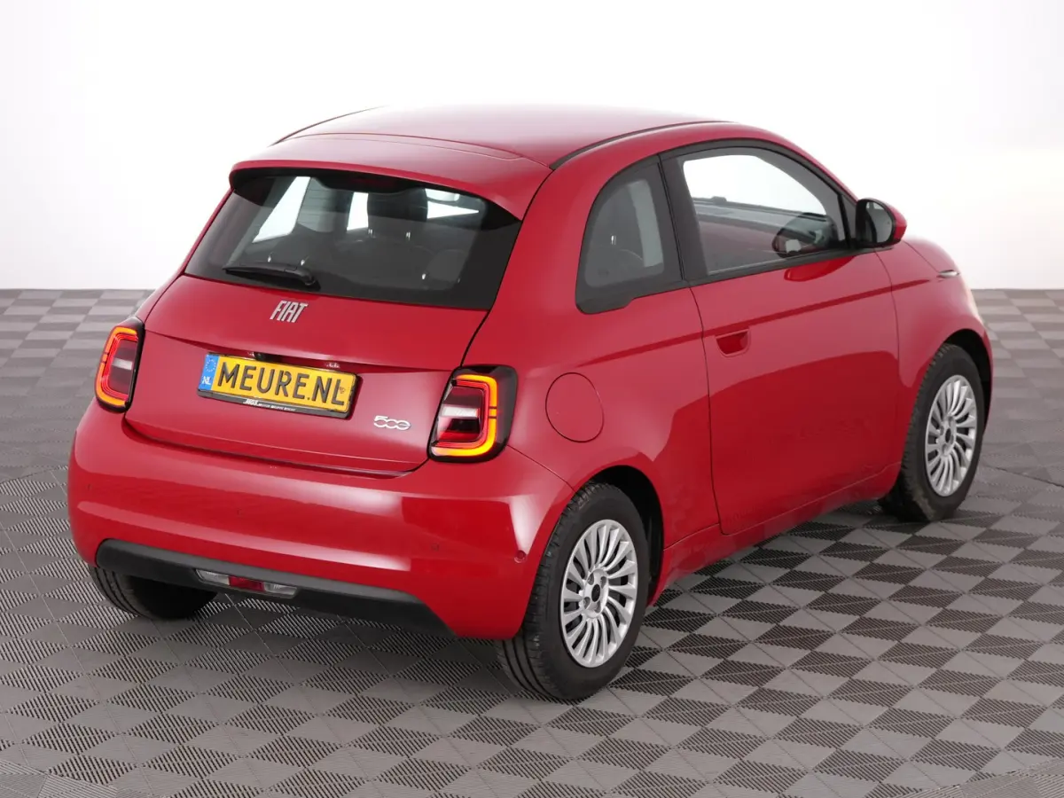 Urban Plus 24 kWh | CAMERA | CARPLAY | Stoelverwarming | PDC | SOH: 95,3% | !