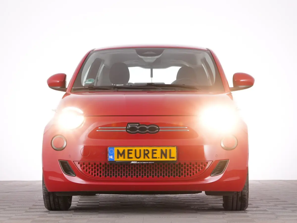 Urban Plus 24 kWh | CAMERA | CARPLAY | Stoelverwarming | PDC | SOH: 95,3% | !