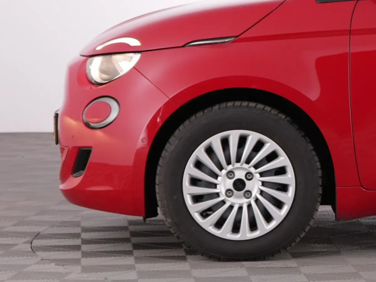 Urban Plus 24 kWh | CAMERA | CARPLAY | Stoelverwarming | PDC | SOH: 95,3% | !