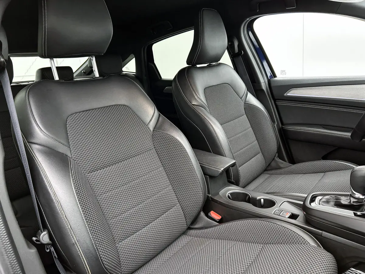 1.6 E-Tech full hybrid 145PK techno / Automaat / Navigatie / Pdc+Camera / Airco-ecc. / 1/2 Leder / Apk 06-2028