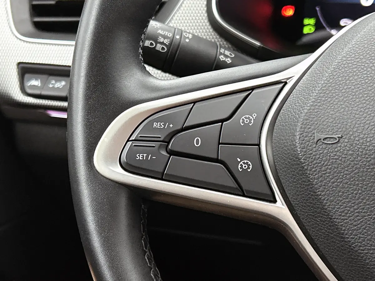 1.6 E-Tech full hybrid 145PK techno / Automaat / Navigatie / Pdc+Camera / Airco-ecc. / 1/2 Leder / Apk 06-2028