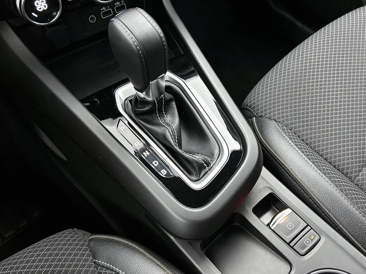 1.6 E-Tech full hybrid 145PK techno / Automaat / Navigatie / Pdc+Camera / Airco-ecc. / 1/2 Leder / Apk 06-2028