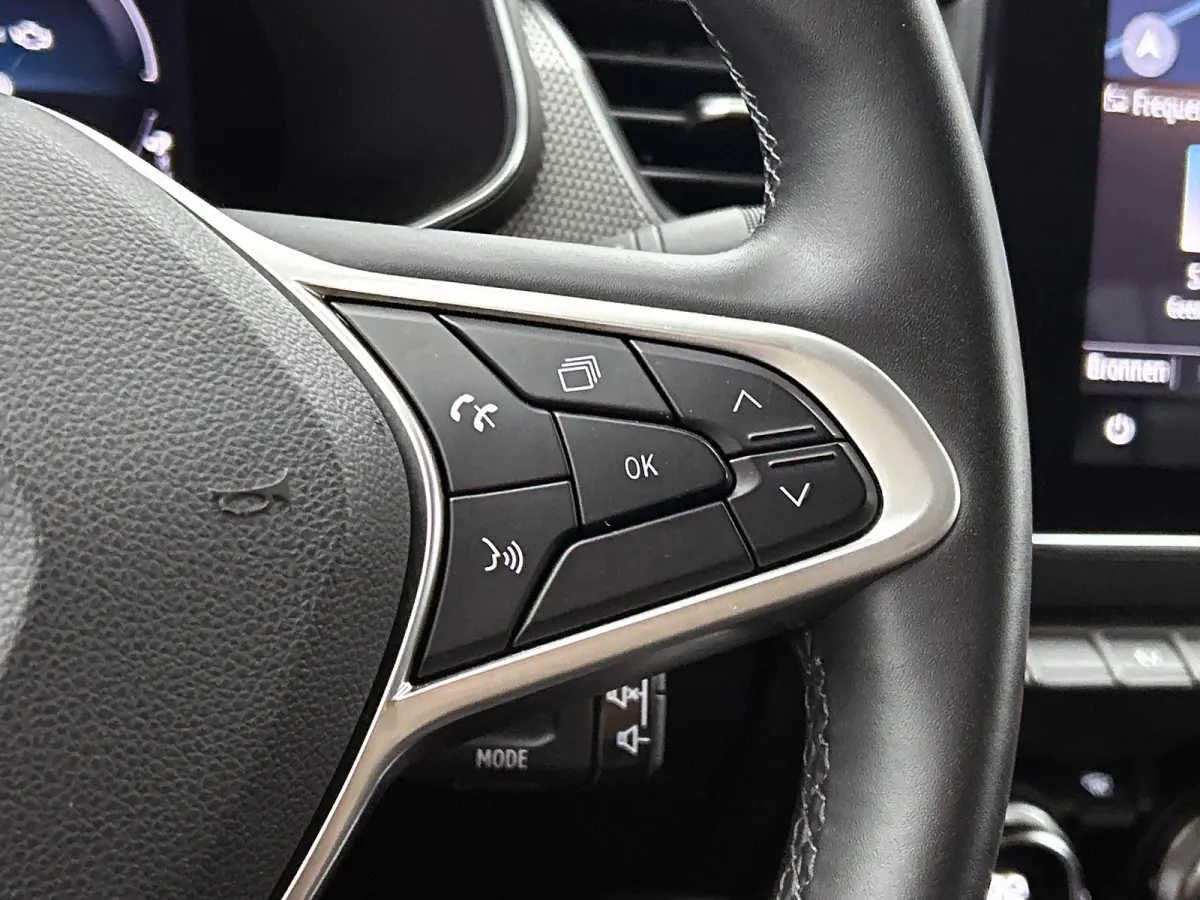 1.6 E-Tech full hybrid 145PK techno / Automaat / Navigatie / Pdc+Camera / Airco-ecc. / 1/2 Leder / Apk 06-2028