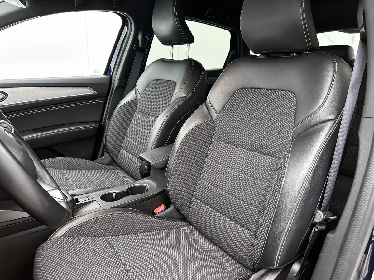 1.6 E-Tech full hybrid 145PK techno / Automaat / Navigatie / Pdc+Camera / Airco-ecc. / 1/2 Leder / Apk 06-2028