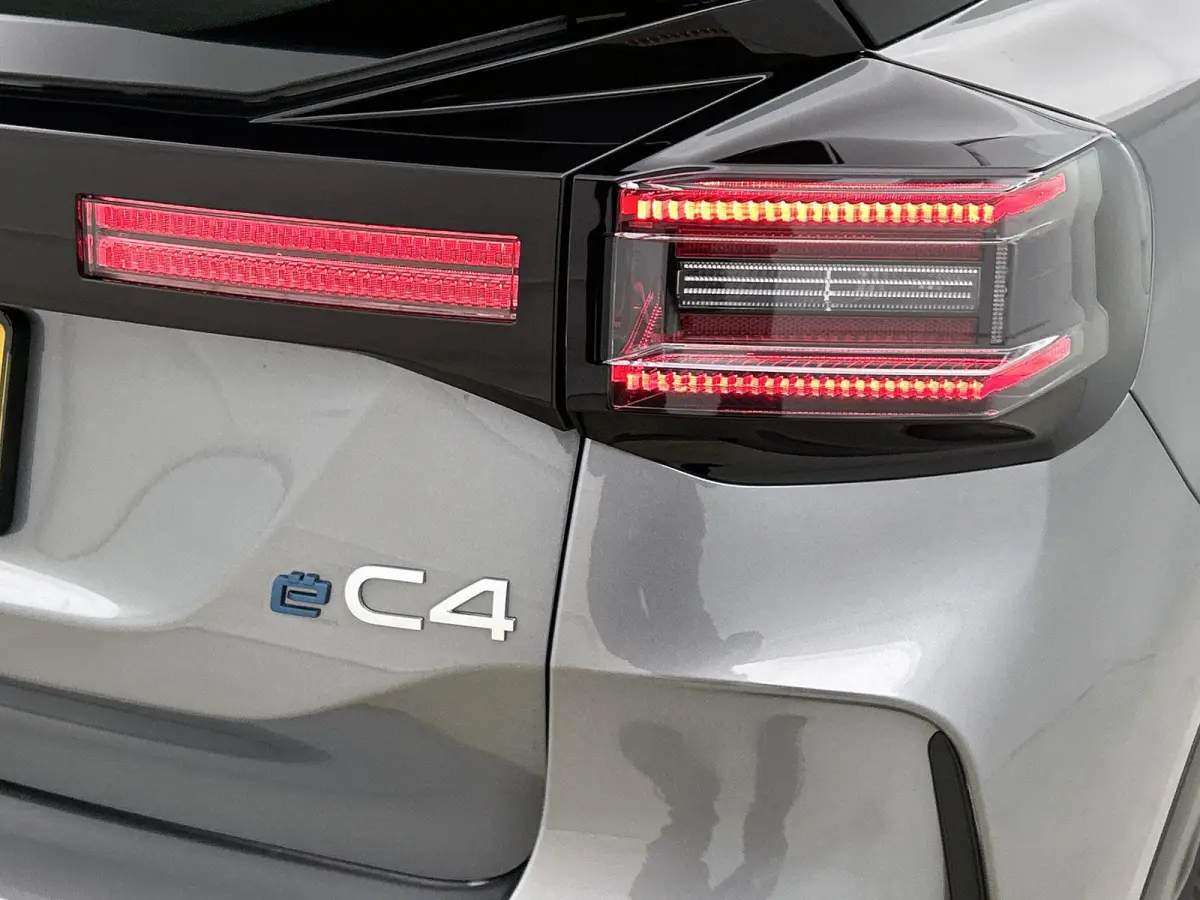 You 50 kWh 136pk | Accu 100% | Lage kilometerstand | Navigatie via Apple Carplay / Android Auto | Climate Control | Cruise Control | Parkeersensoren | DAB+ radio | Bluetooth | Armsteun | Vol