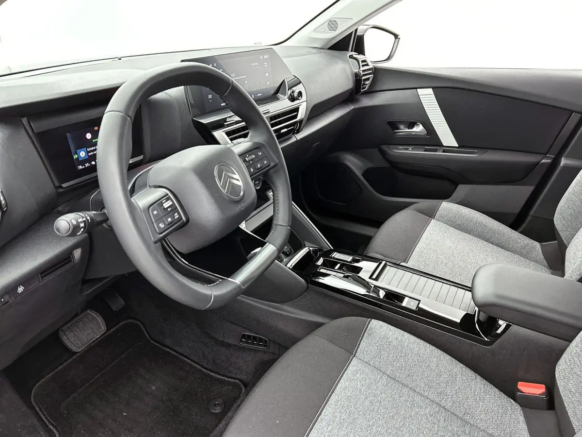 You 50 kWh 136pk | Accu 100% | Lage kilometerstand | Navigatie via Apple Carplay / Android Auto | Climate Control | Cruise Control | Parkeersensoren | DAB+ radio | Bluetooth | Armsteun | Vol
