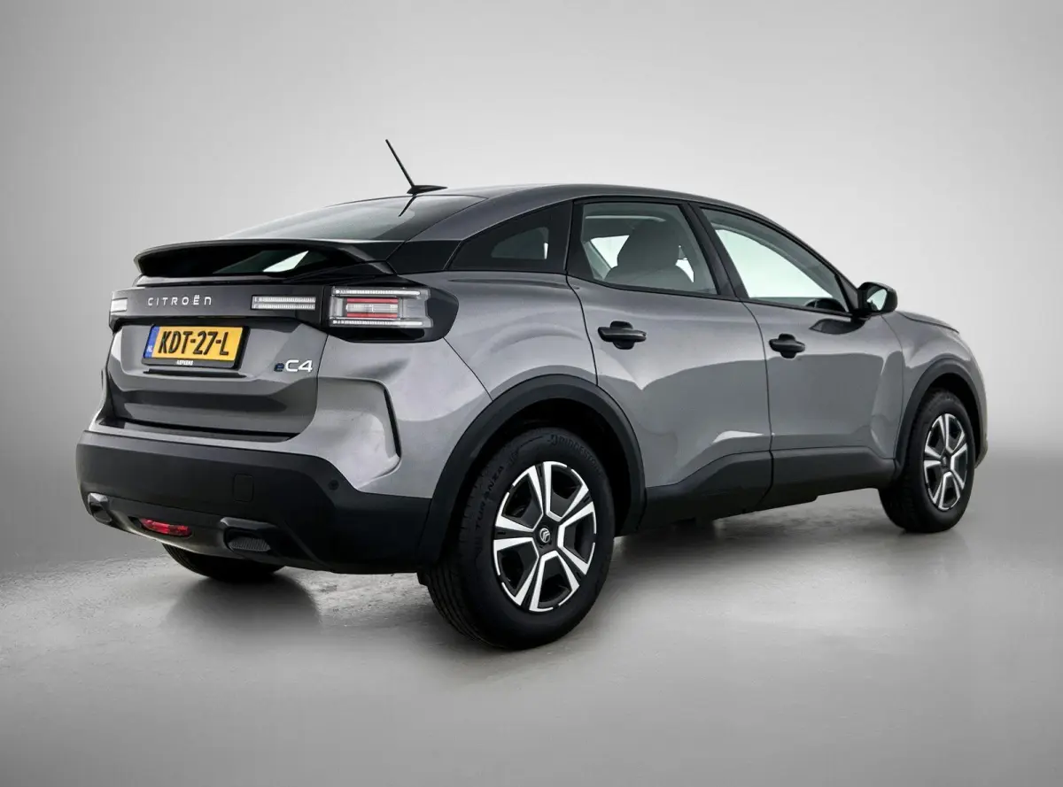 You 50 kWh 136pk | Accu 100% | Lage kilometerstand | Navigatie via Apple Carplay / Android Auto | Climate Control | Cruise Control | Parkeersensoren | DAB+ radio | Bluetooth | Armsteun | Vol