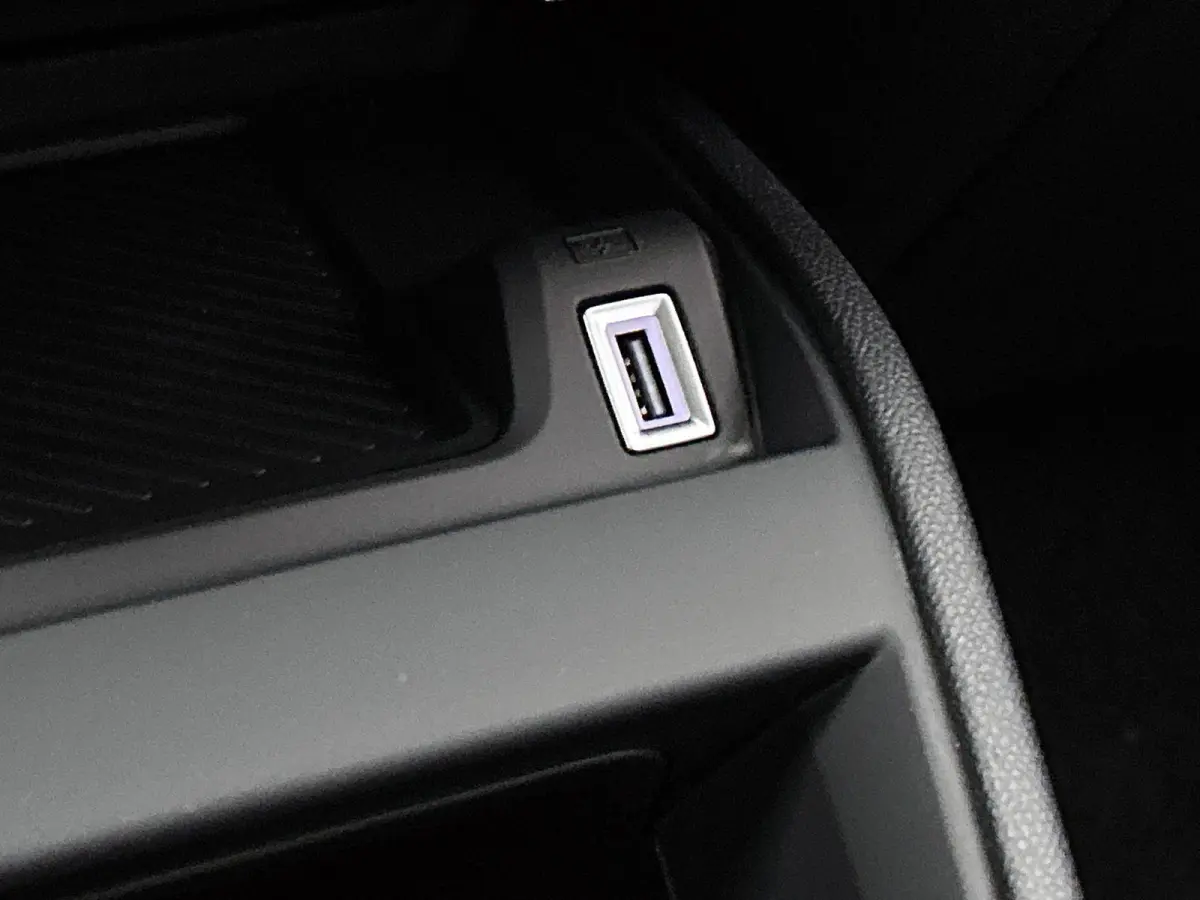 You 50 kWh 136pk | Accu 100% | Lage kilometerstand | Navigatie via Apple Carplay / Android Auto | Climate Control | Cruise Control | Parkeersensoren | DAB+ radio | Bluetooth | Armsteun | Vol