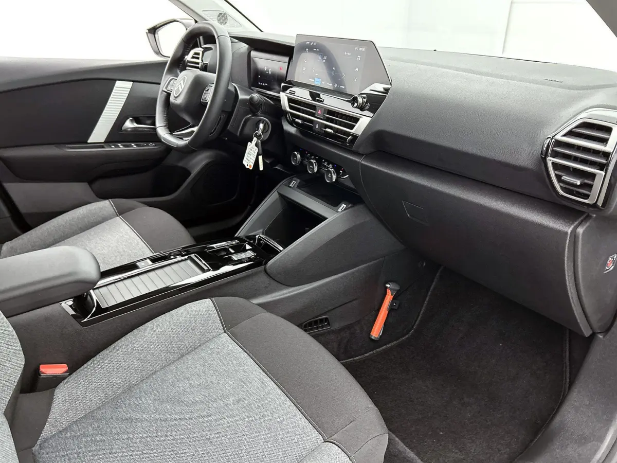 You 50 kWh 136pk | Accu 100% | Lage kilometerstand | Navigatie via Apple Carplay / Android Auto | Climate Control | Cruise Control | Parkeersensoren | DAB+ radio | Bluetooth | Armsteun | Vol