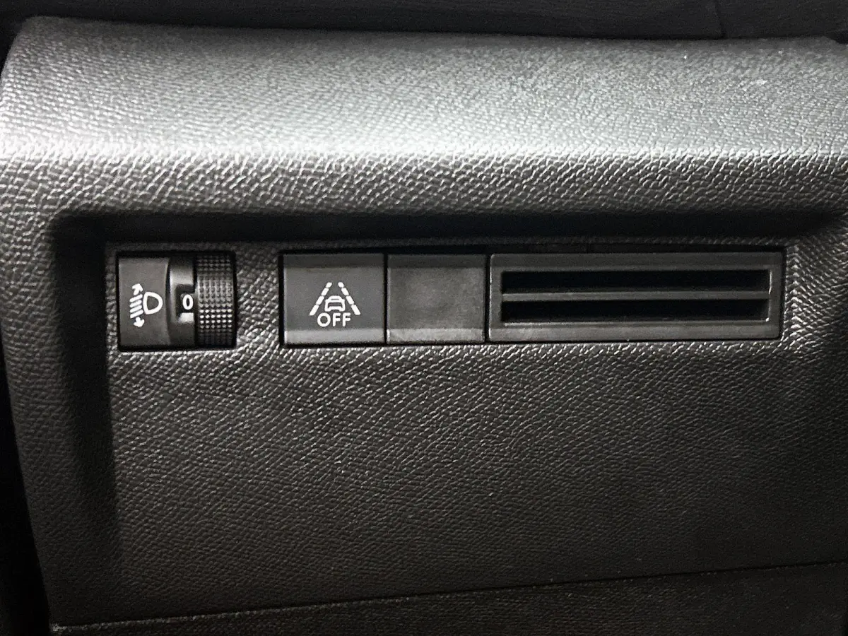 You 50 kWh 136pk | Accu 100% | Lage kilometerstand | Navigatie via Apple Carplay / Android Auto | Climate Control | Cruise Control | Parkeersensoren | DAB+ radio | Bluetooth | Armsteun | Vol