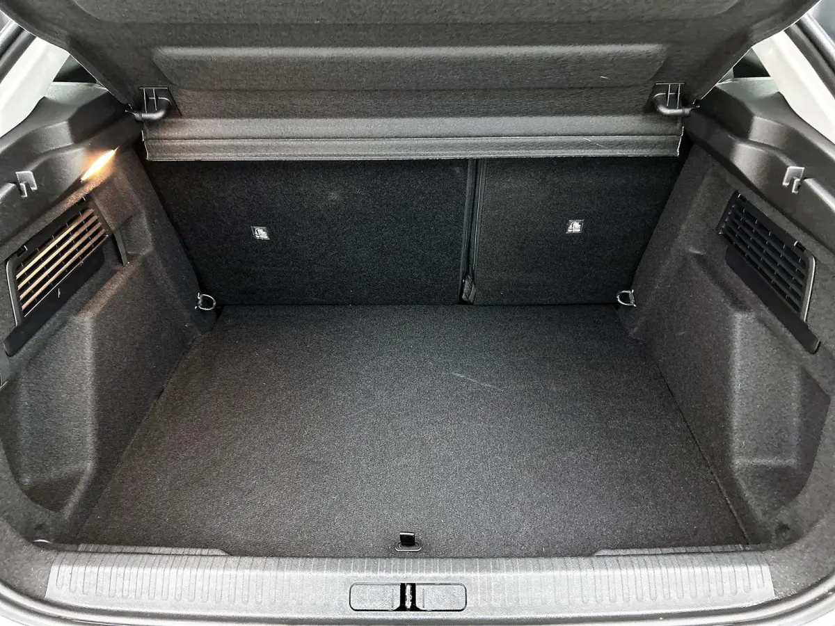 You 50 kWh 136pk | Accu 100% | Lage kilometerstand | Navigatie via Apple Carplay / Android Auto | Climate Control | Cruise Control | Parkeersensoren | DAB+ radio | Bluetooth | Armsteun | Vol