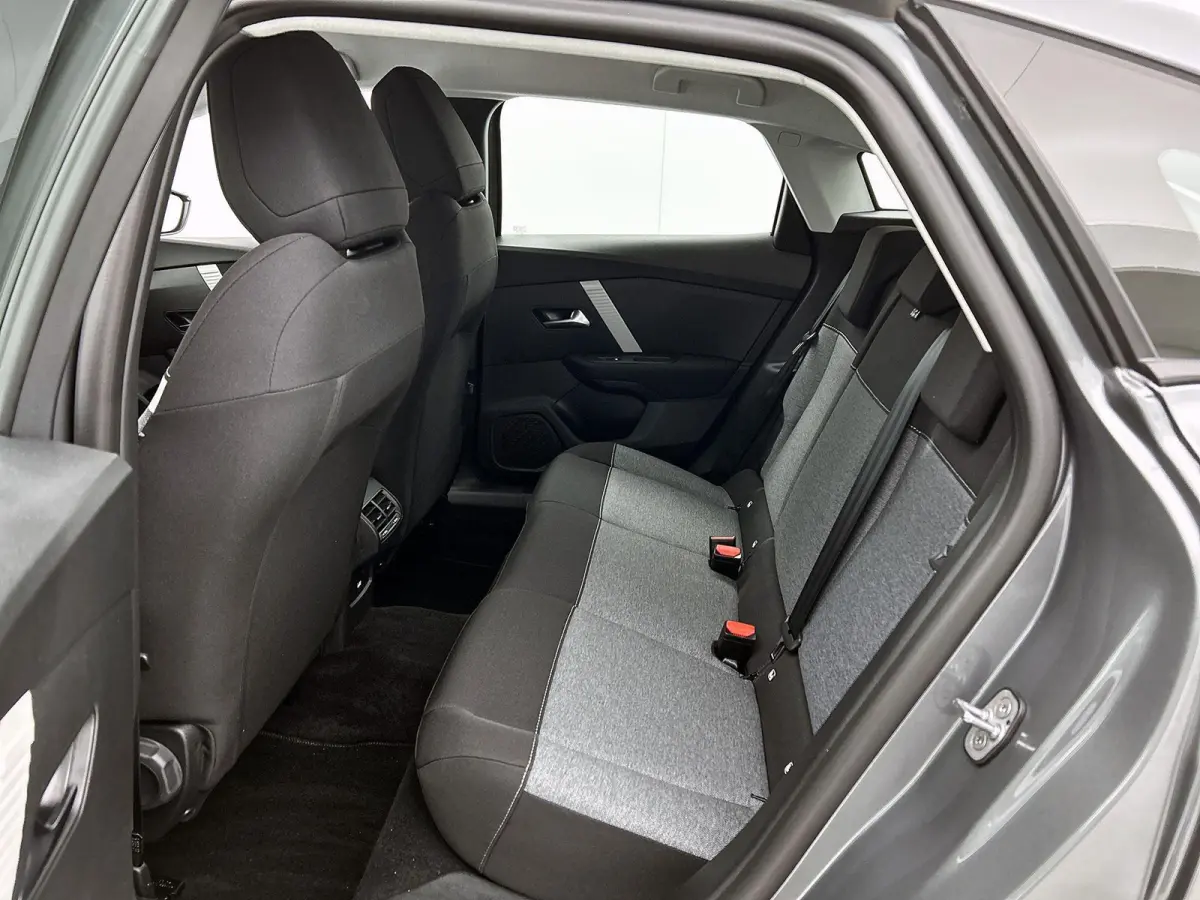 You 50 kWh 136pk | Accu 100% | Lage kilometerstand | Navigatie via Apple Carplay / Android Auto | Climate Control | Cruise Control | Parkeersensoren | DAB+ radio | Bluetooth | Armsteun | Vol