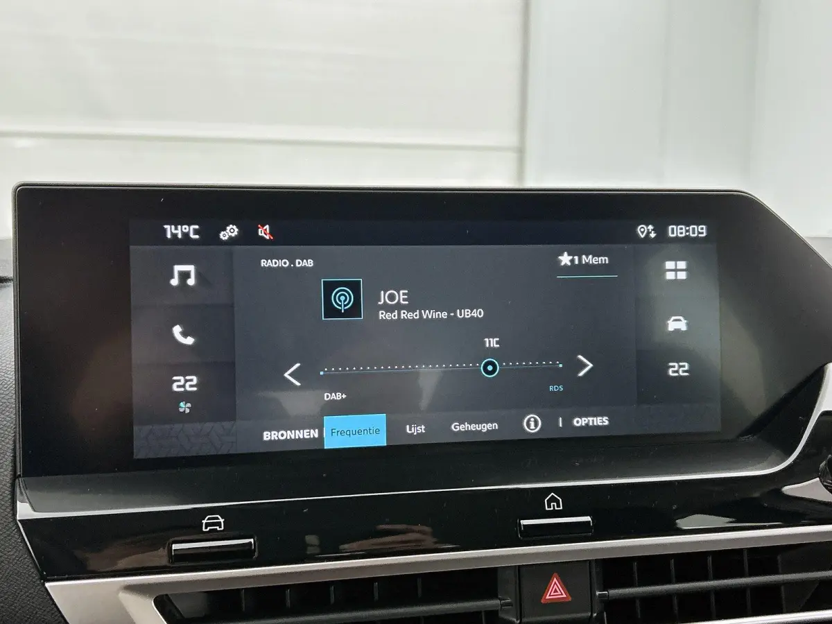 You 50 kWh 136pk | Accu 100% | Lage kilometerstand | Navigatie via Apple Carplay / Android Auto | Climate Control | Cruise Control | Parkeersensoren | DAB+ radio | Bluetooth | Armsteun | Vol
