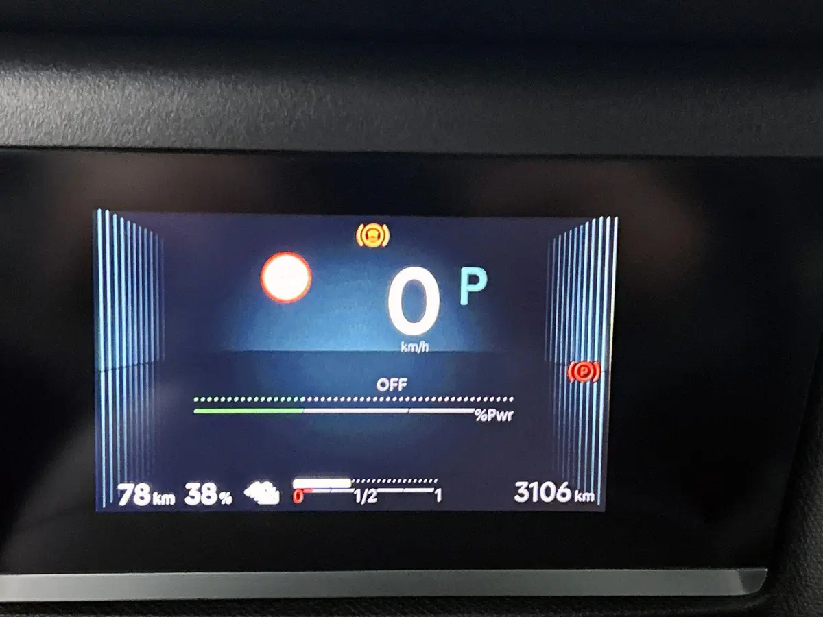 You 50 kWh 136pk | Accu 100% | Lage kilometerstand | Navigatie via Apple Carplay / Android Auto | Climate Control | Cruise Control | Parkeersensoren | DAB+ radio | Bluetooth | Armsteun | Vol