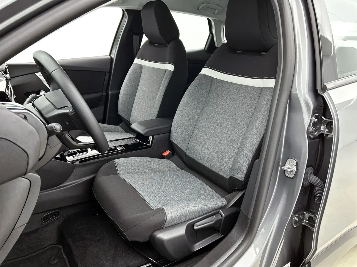 You 50 kWh 136pk | Accu 100% | Lage kilometerstand | Navigatie via Apple Carplay / Android Auto | Climate Control | Cruise Control | Parkeersensoren | DAB+ radio | Bluetooth | Armsteun | Vol