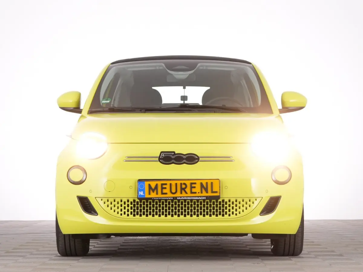 Urban Plus 24 kWh | CAMERA | CARPLAY | Stoelverwarming | PDC | SOH: 100% | !