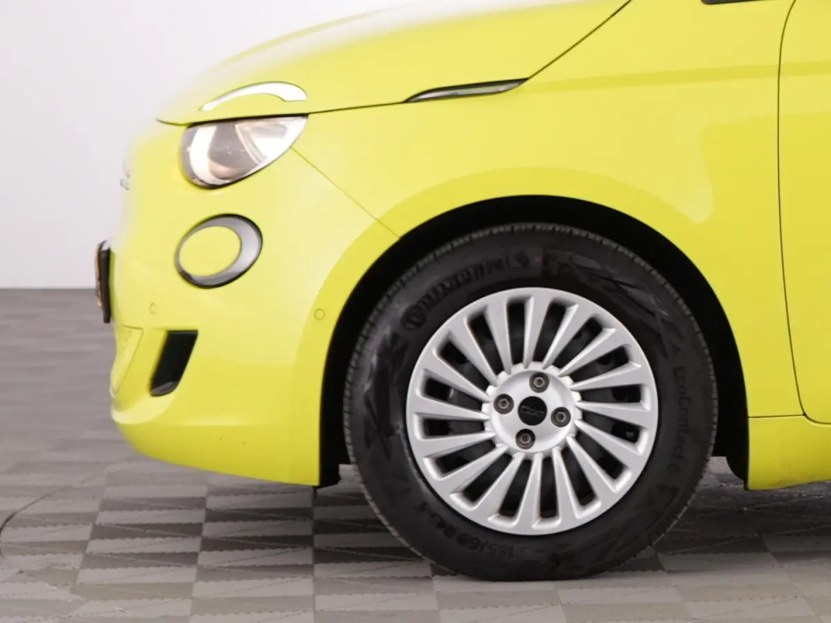 Urban Plus 24 kWh | CAMERA | CARPLAY | Stoelverwarming | PDC | SOH: 100% | !