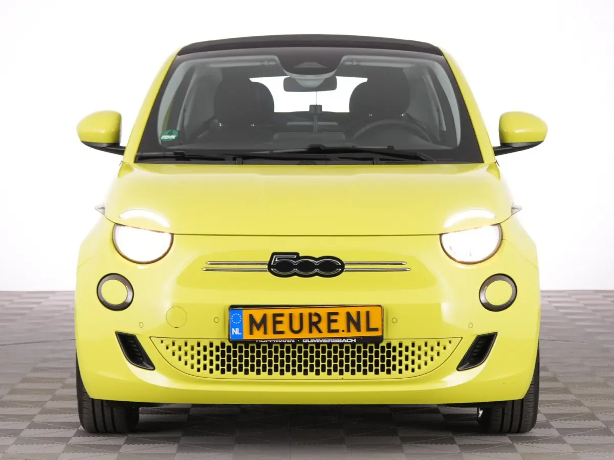 Urban Plus 24 kWh | CAMERA | CARPLAY | Stoelverwarming | PDC | SOH: 100% | !