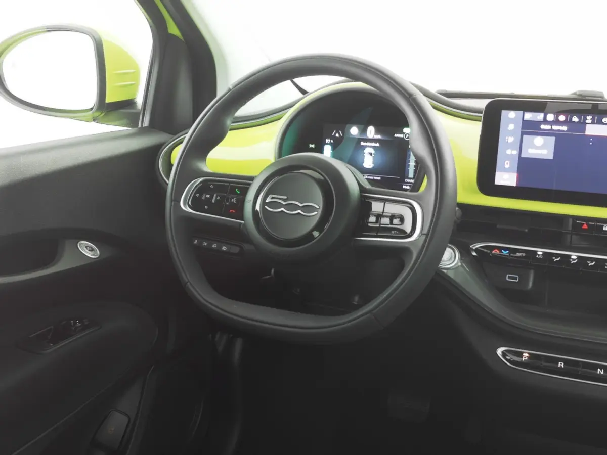 Urban Plus 24 kWh | CAMERA | CARPLAY | Stoelverwarming | PDC | SOH: 100% | !
