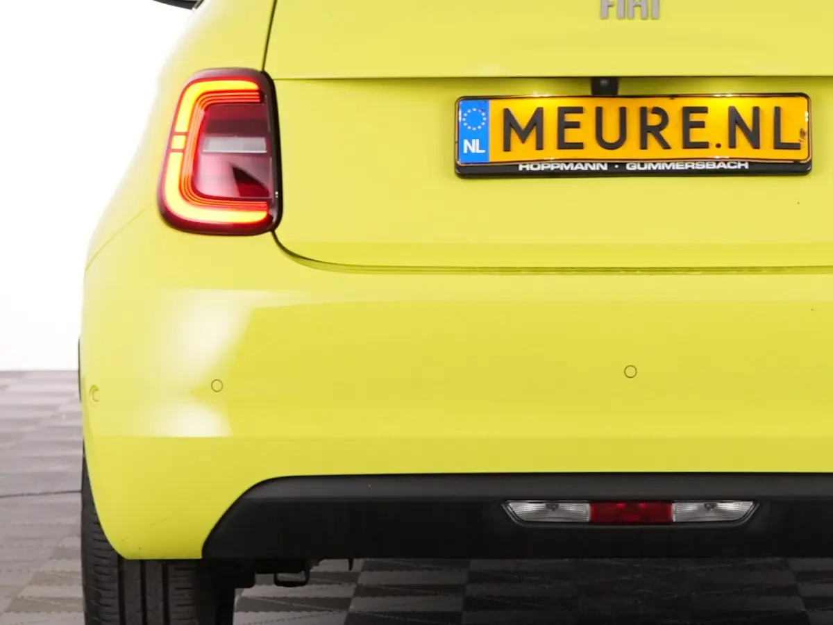 Urban Plus 24 kWh | CAMERA | CARPLAY | Stoelverwarming | PDC | SOH: 100% | !