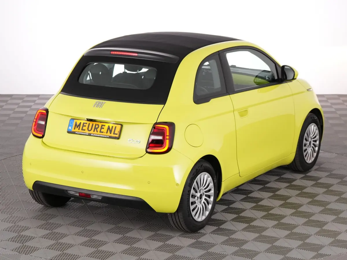 Urban Plus 24 kWh | CAMERA | CARPLAY | Stoelverwarming | PDC | SOH: 100% | !