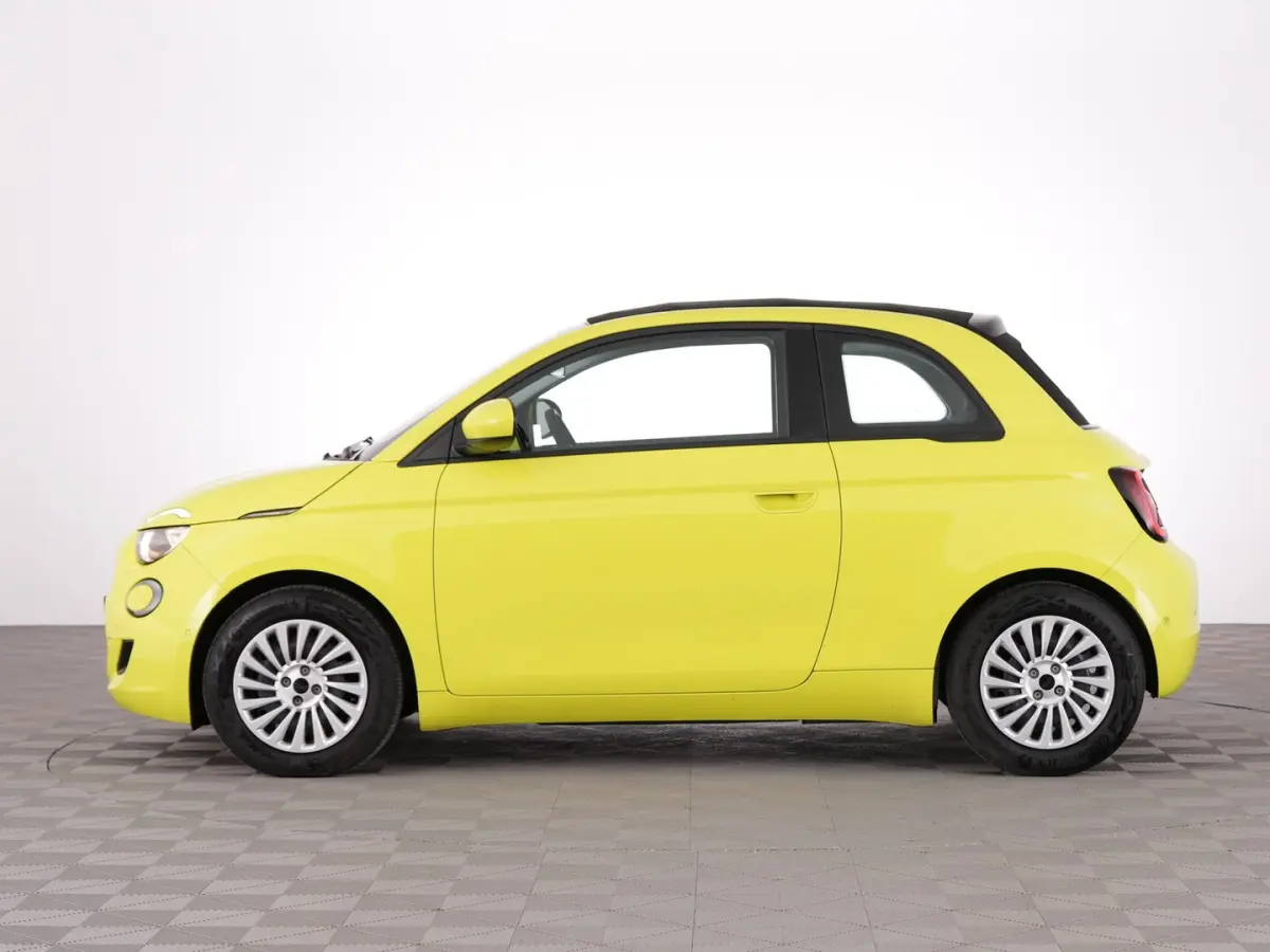 Urban Plus 24 kWh | CAMERA | CARPLAY | Stoelverwarming | PDC | SOH: 100% | !